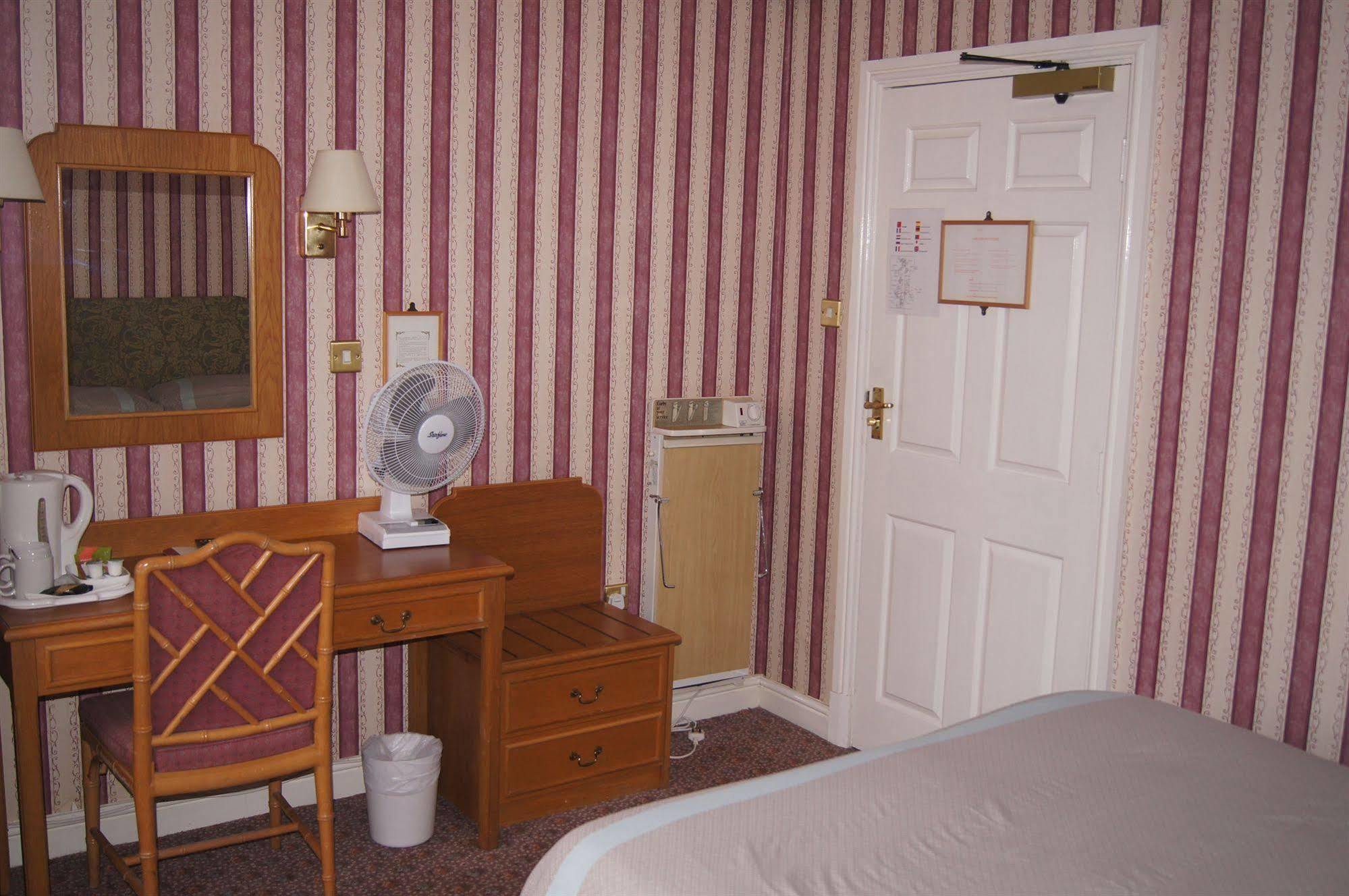 Castle Hotel Tamworth Extérieur photo